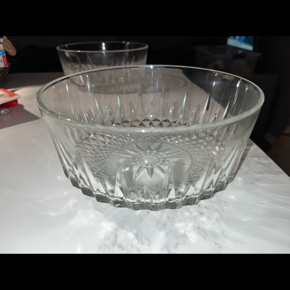 Two arcoroc France 8” glass bowls - Picture 2 of 9